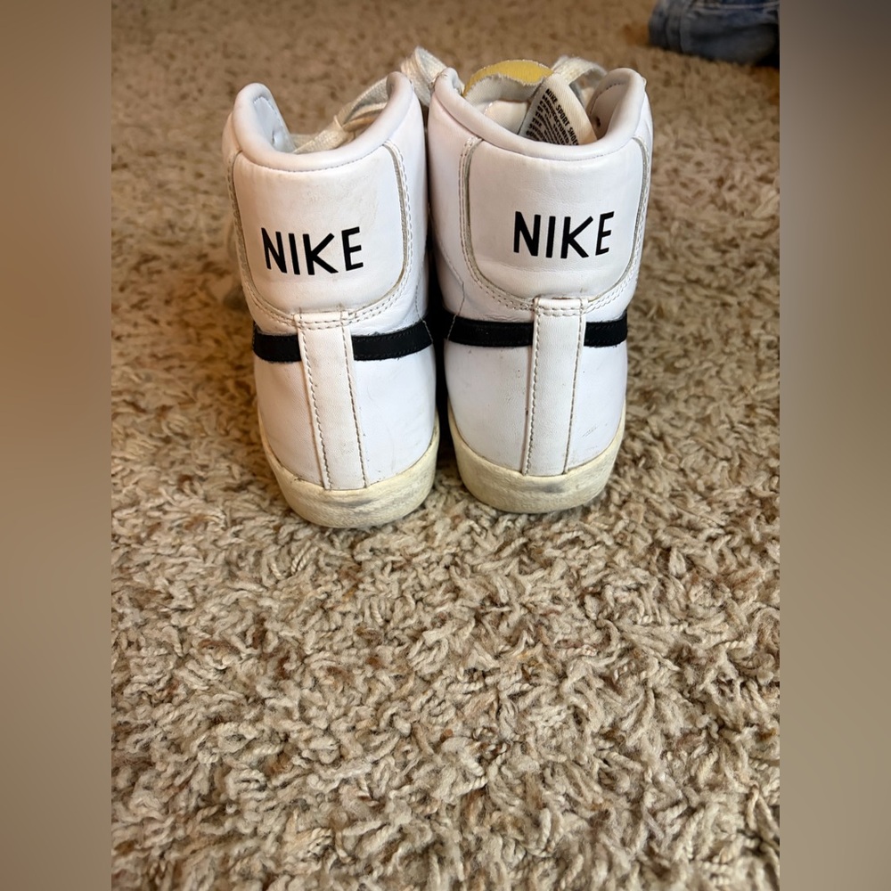 Nike Blazer Sneakers Women’s 7 - Picture 4 of 6